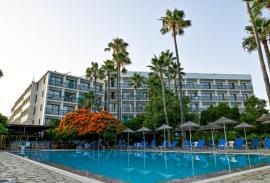 Veronica Hotel swim camp photo 1